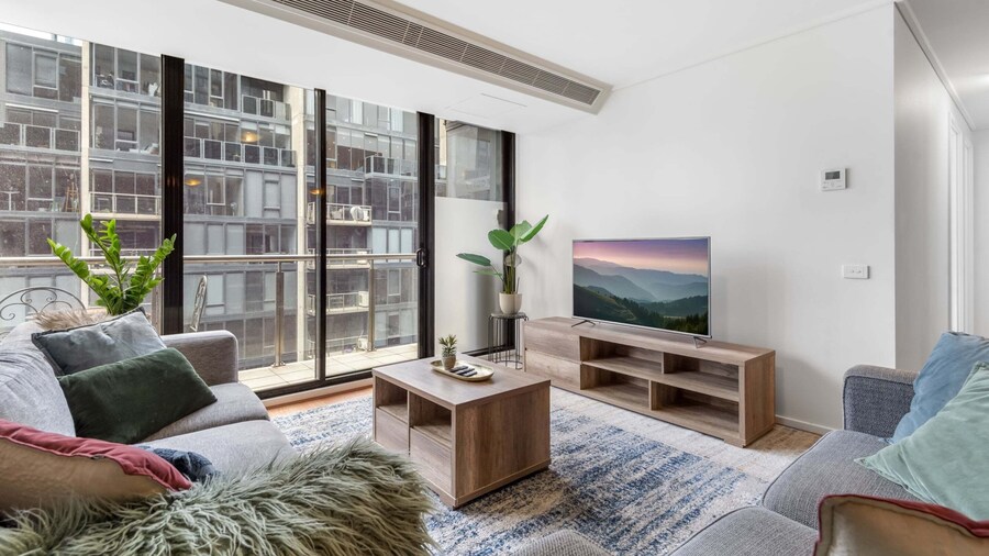 Luxe 2-bed Apartment With River Views Near Casino