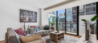 Luxe 2-bed Apartment With River Views Near Casino