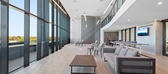 Stunning 1-bed With City Views and Amenities