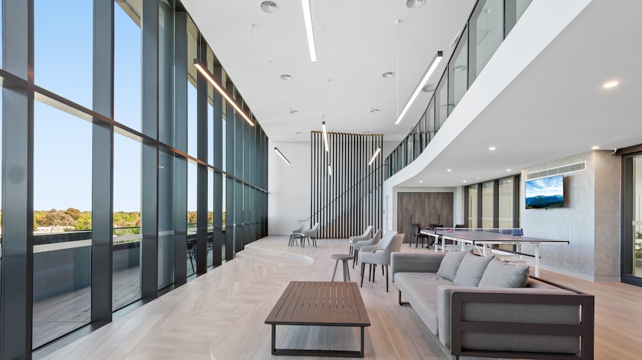 Stunning 1-bed With City Views and Amenities