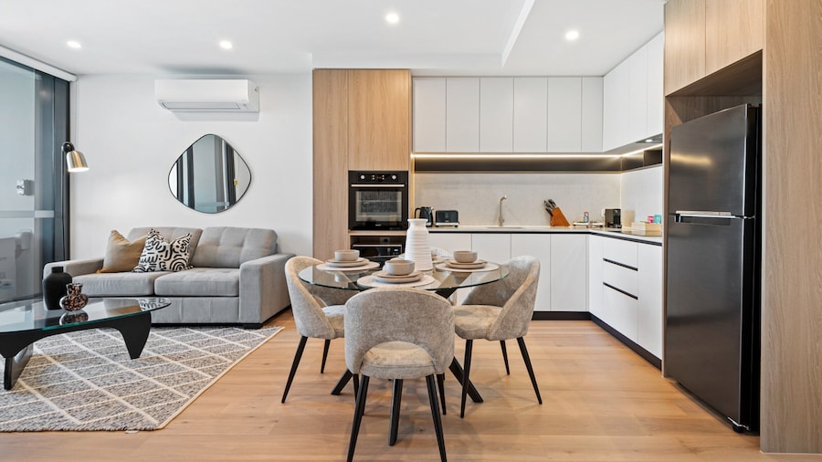 Stunning 1-bed With City Views and Amenities