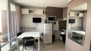 Dining - Cozy One-bedroom Apartment Near the Slopes, Mountain View (Les Deux Alpes)