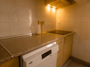 Fridge, microwave, oven, dishwasher - Master's House By Gt House (Évora)