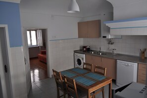 Microwave, mesin pencuci piring, dan mesin pembuat kopi/teh