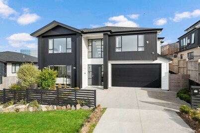 Private Modern 2 bedroom Unit in Central Albany