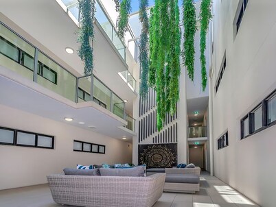 Coastal 2-bed With Parking & Pool by the Ocean