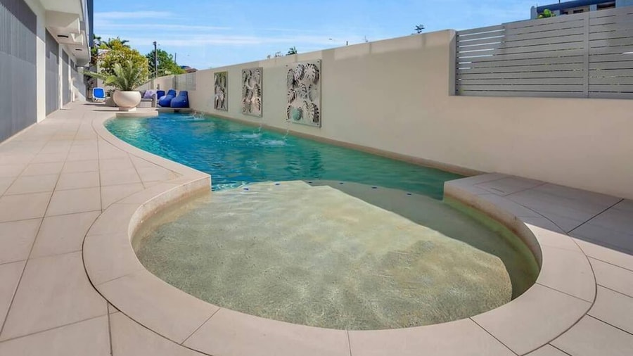 Coastal 2-bed With Parking & Pool by the Ocean