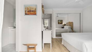 Departamento | 3 habitaciones, tabla de planchar con plancha y ropa de cama