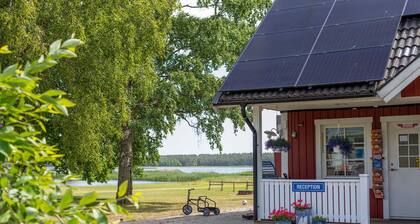 Stunning home in Byxelkrok with WiFi