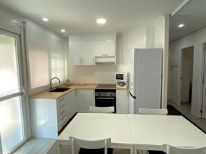 Íbúð - 3 svefnherbergi - reykherbergi - svalir | Að innan