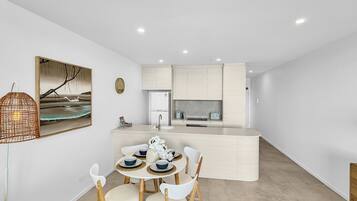 Apartment | Dining