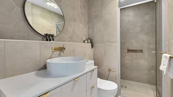 Apartment | Bathroom | Towels