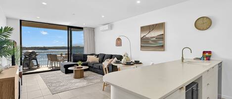 المنشأة من الداخل