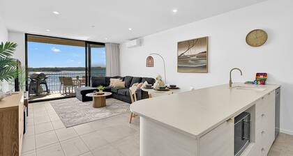 Modern 1-bedroom Apt With Sweeping Water Views