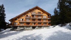 Unclassified image, 3 of 3, button - Apartment in Meribel With Ski Slope Access (Les Allues)