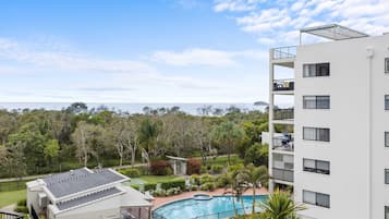 Apartment | Pool | Outdoor pool