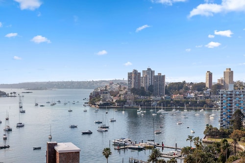 Studio in Elizabeth Bay With Pool & City Views