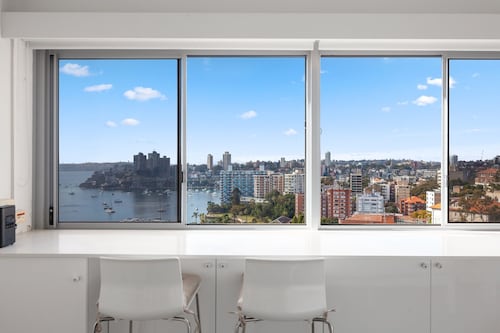 Studio in Elizabeth Bay With Pool & City Views