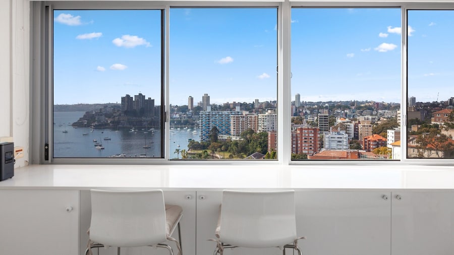 Studio in Elizabeth Bay With Pool & City Views