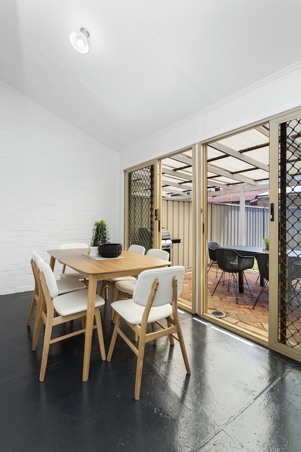 Apartment | Private kitchen - Chic Semi-detached 2-bed Home With Outdoor Dining (Perth)