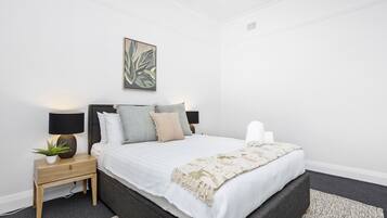 2 bedrooms, iron/ironing board, bed sheets