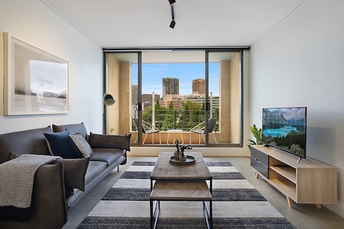 Central 1-bedroom Apartment With City Views