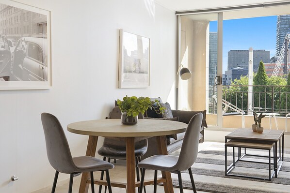 Apartment | Dining - Central 1-bedroom Apartment With City Views (Sydney)