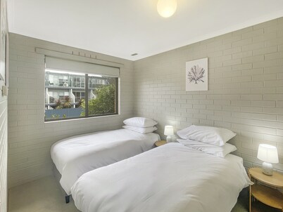 寧靜的海岸度假屋，附車棚  