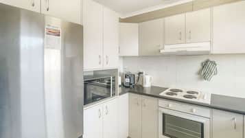 Apartment | Private kitchen | Cookware/dishes/utensils