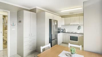 Apartment | Private kitchen | Cookware/dishes/utensils