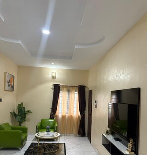 Deluxe Room | Living area | 43-inch Smart TV with cable channels, streaming services