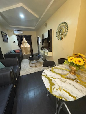 Apartment, 2 Bedrooms | Living area