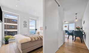 2 makuuhuonetta, työpöytä, silitysrauta/-lauta, ilmainen Wi-Fi