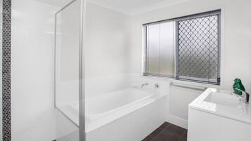 Apartment | Bathroom | Towels, soap