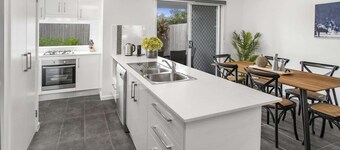 Comfortable 3-bed Retreat Close Parks