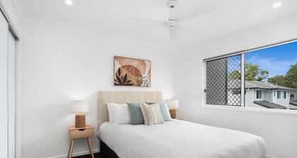 Comfortable 3-bed Retreat Close Parks