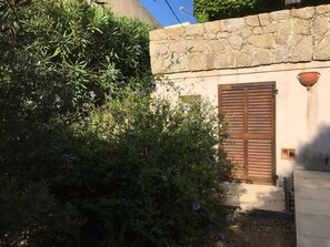 Property grounds - Cozy villa with sea view and Lavezzi and Cavallo islands (Bonifacio)