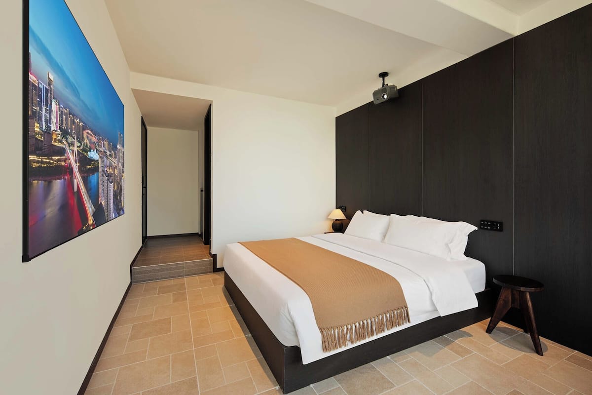 Senior Room, City View | Laptop workspace, blackout drapes, soundproofing, free WiFi