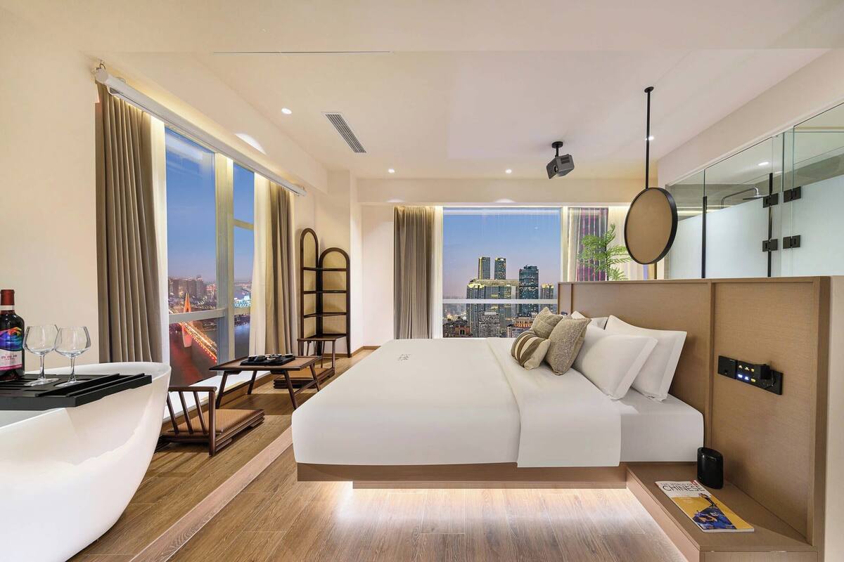 Classic Room, City View | Laptop workspace, blackout curtains, soundproofing, free WiFi