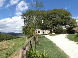 المنطقة المحيطة بالمنشأة