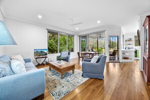 Living room - Quiet Ninderry Cottage With Peaceful Rural Outlook (Sunshine Coast)