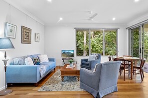 Living room - Quiet Ninderry Cottage With Peaceful Rural Outlook (Sunshine Coast)