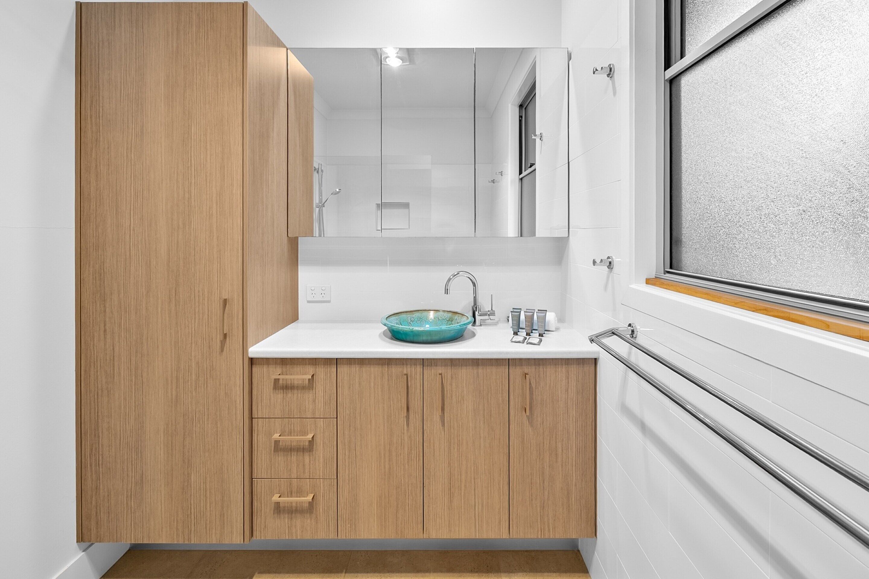Apartment | Bathroom | Hair dryer, towels, soap, shampoo