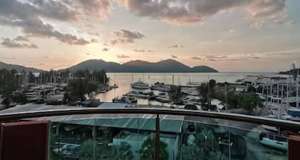 Spacious & Homey Apartment at Marina Island by JoMy Homestay