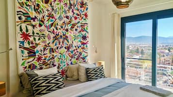 2 slaapkamers, een strijkplank/strijkijzer, internet, beddengoed