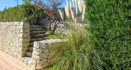 Stunning home in Canicattini Bagni with WiFi