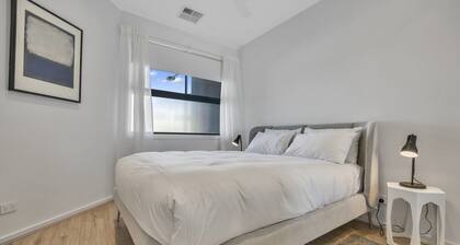 Oceanview Luxury With Dedicated Workspace