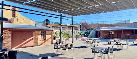 Apartment | Outdoor dining