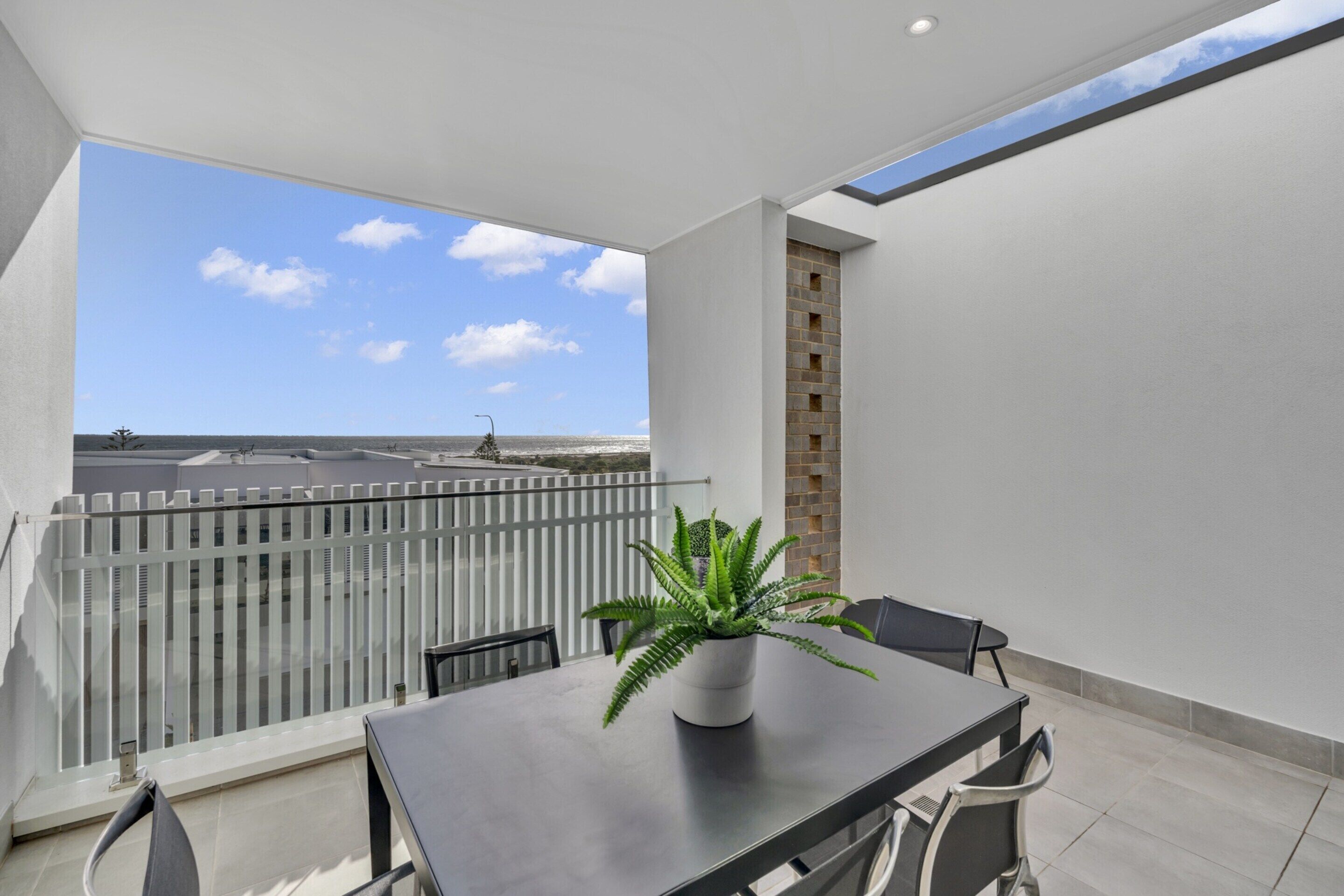 Apartment | Outdoor dining