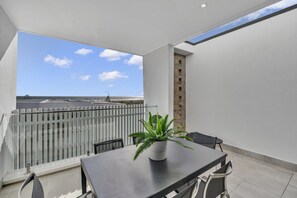 Apartment | Outdoor dining
